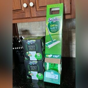 Nib Swiffer dry + wet sweeping kit w/2-20 ct dry cloths
